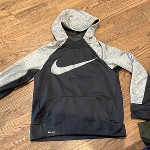 Boys dri-fit Nike hoodie sweatshirt.